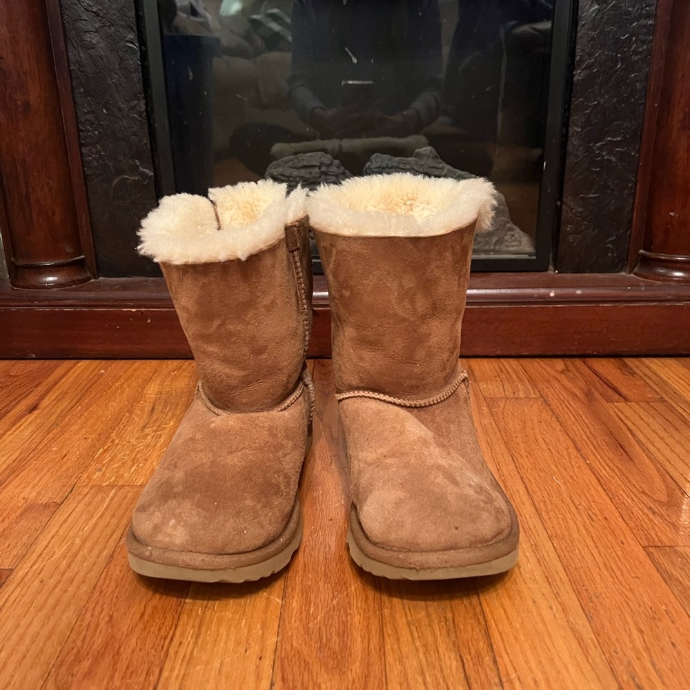 Brown Suede Uggs Size 6